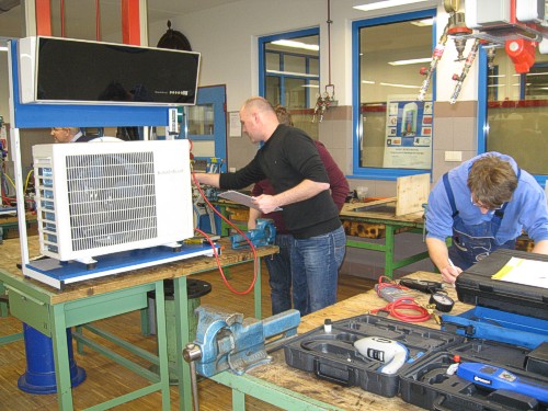 tl_files/SHK/img/presse/2015-04-07-waermepumpenschulung1.jpg