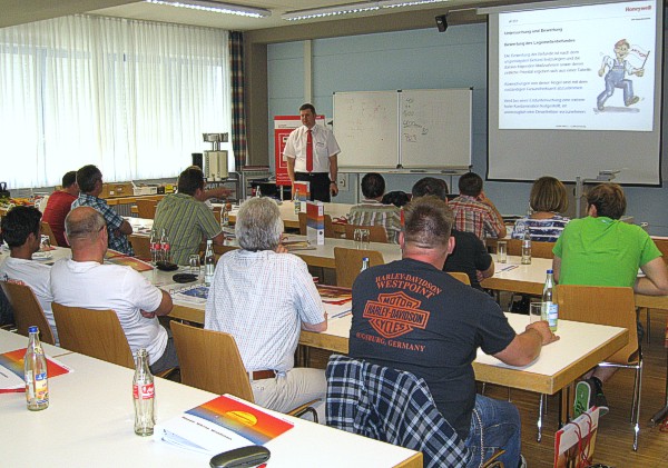 tl_files/SHK/img/presse/schulung-honeywell-2014-neu.jpg